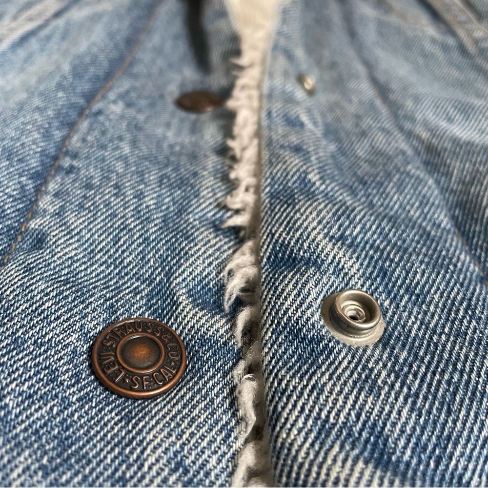 Levi's: Ex-Boyfriend Sherpa Trucker Denim Jacket - Picture 7 of 10